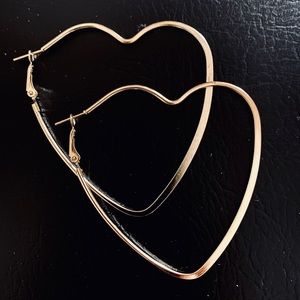 Gold Extra LargeHeart Hoop earrings NEW 🌷